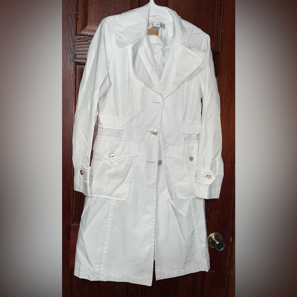 Larry Lavine Trench Coat, Gorgeous, Super Cassy, light weight trench coat. Sz S